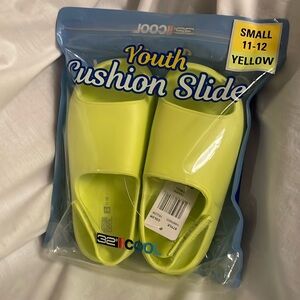 Youth; 32 Degree Cool; Cushion Slide; Small (11-12) NEW
